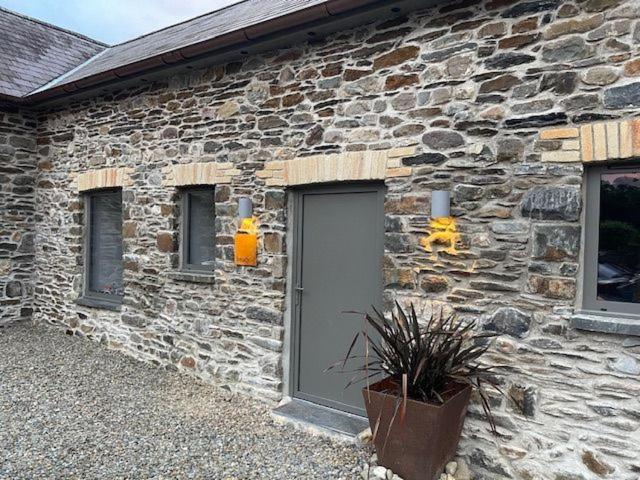 Beudy at Pentrecelyn - a gorgeous barn conversion with hot tub, Carmarthen