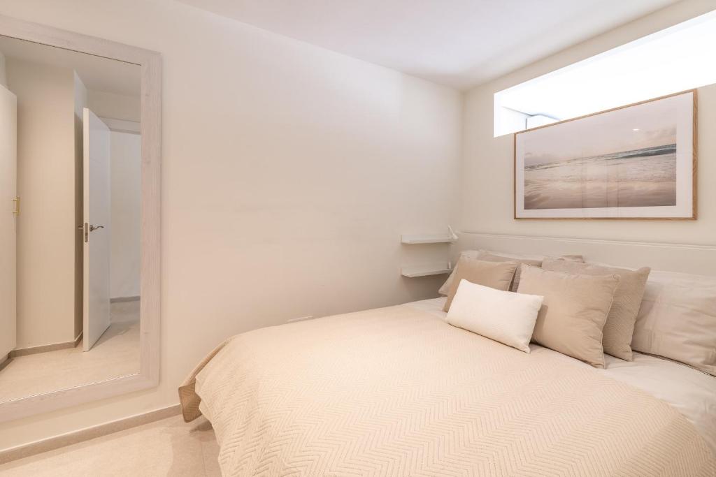 AR4 Cosy, one-bed with sea views - 5