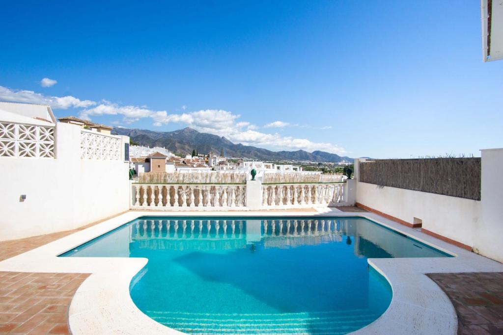 Private Beach Villa for 6 with Seaview, Pool & big Sun Terrace - 3