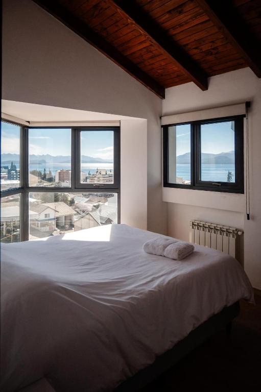 Departamentos céntricos con vista a la montaña y al lago - 3