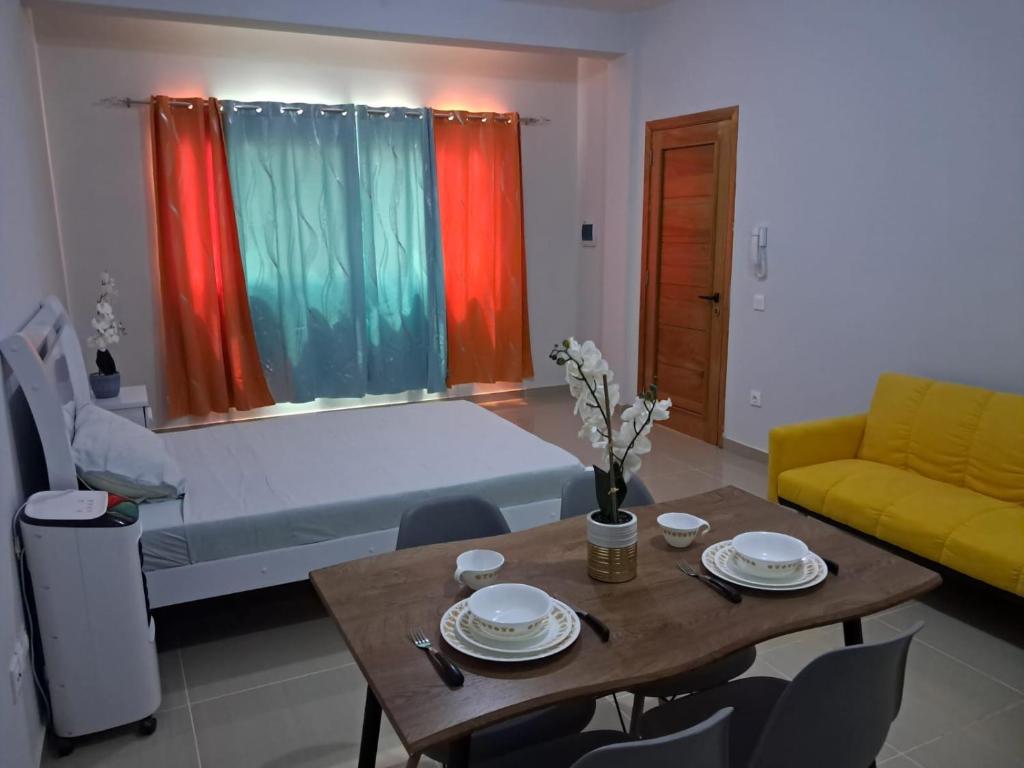 T0 Cabral Next Door, Sal Rei