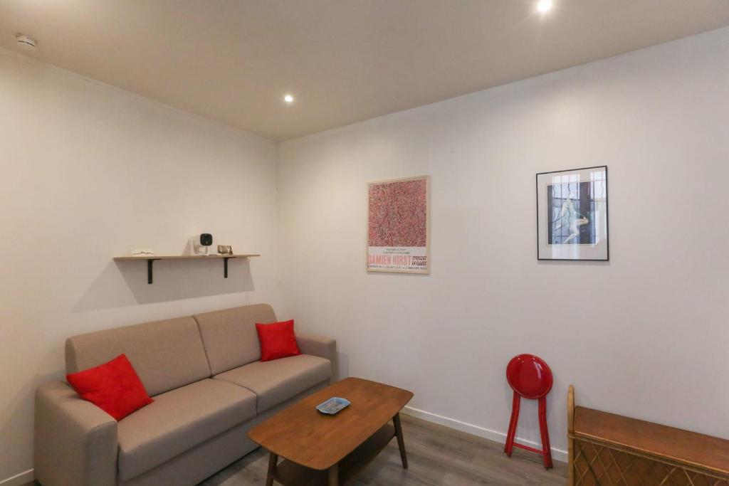 Cosy apartment next to the Moulin Rouge - 1