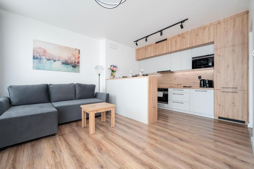 Łódź Rewolucji Apt - 52m2, Parking - by Rentujemy, Lodž