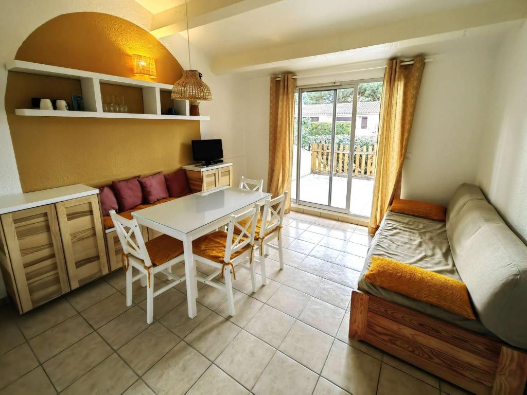 Villa mitoyenne climatisée avec piscine, 4 pers, parking - FR-1-607-210 - 1