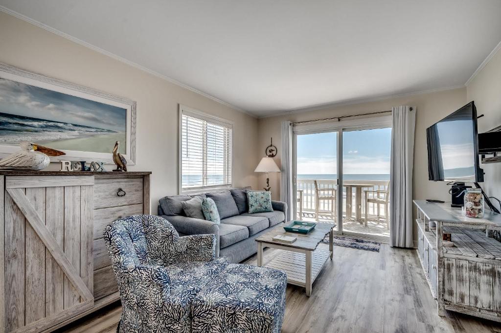 Fishtales Modern Oceanfront End Unit w Pool, Myrtle Beach
