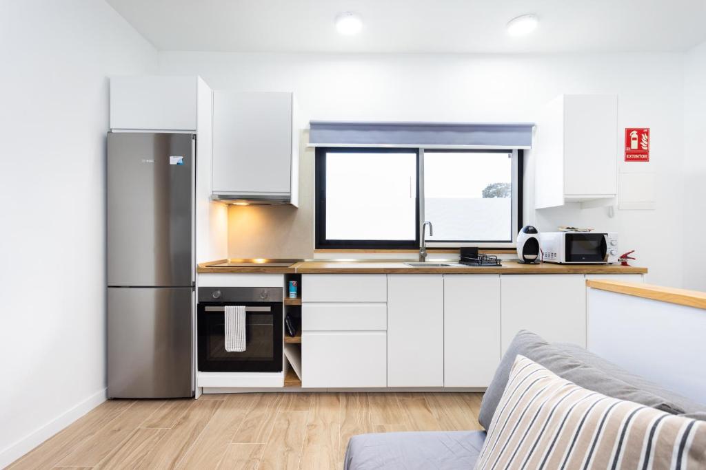 Home2Book Radiant & Stylish Urban Apartment - 5