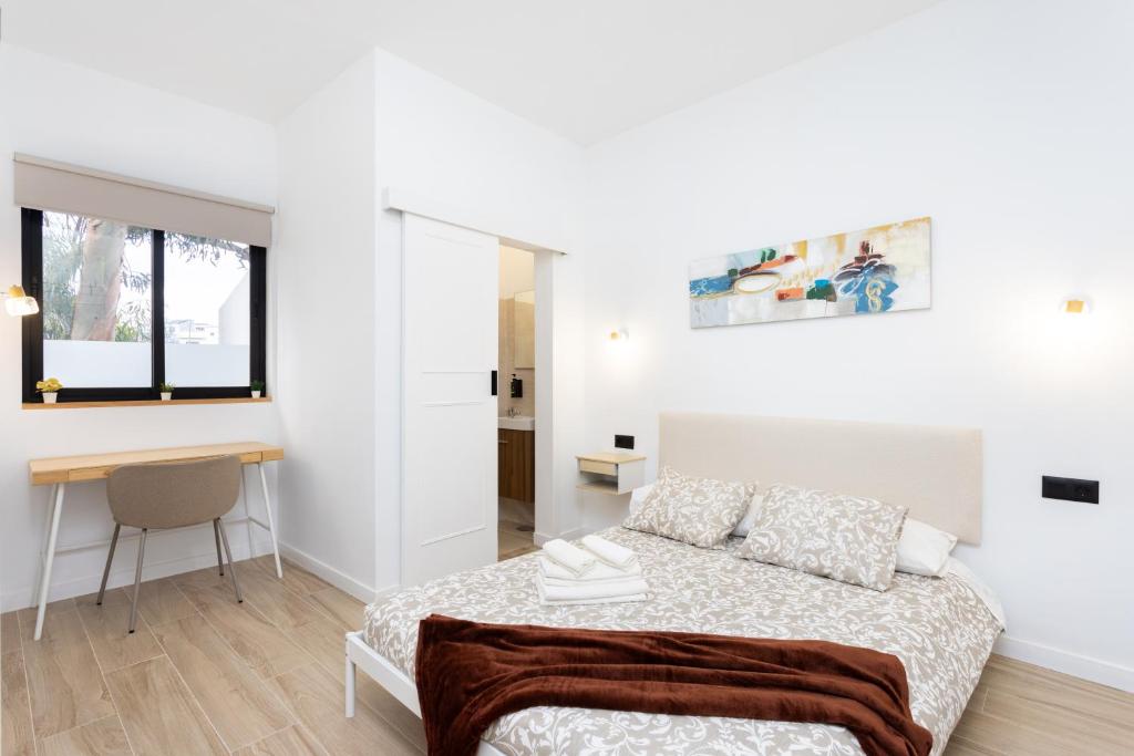 Home2Book Radiant & Stylish Urban Apartment - 3