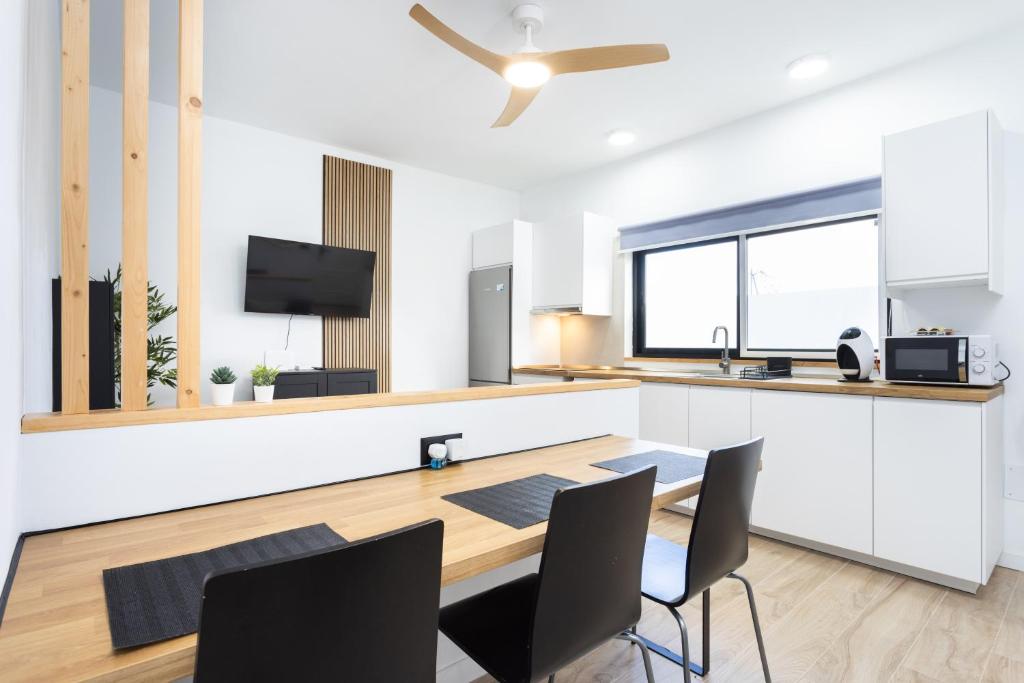 Home2Book Radiant & Stylish Urban Apartment - 1