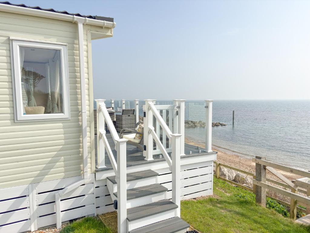 Pemberton Avon Caravan (Creek Park Ringstead) photo 6