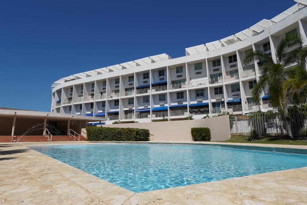 Sol, Mar y Tamarindo, El Combate