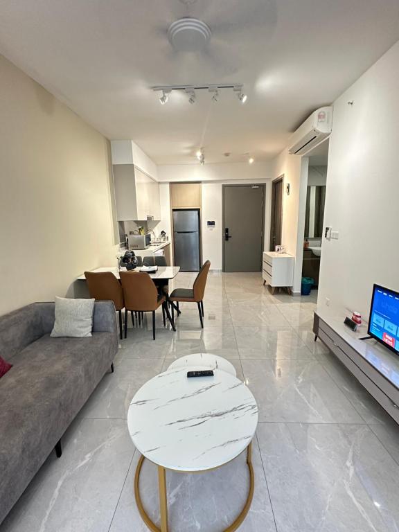AGILE SKY HOME Near Pavilion with TRX and GOLF View Including Swimming Pool, Kuala Lumpur