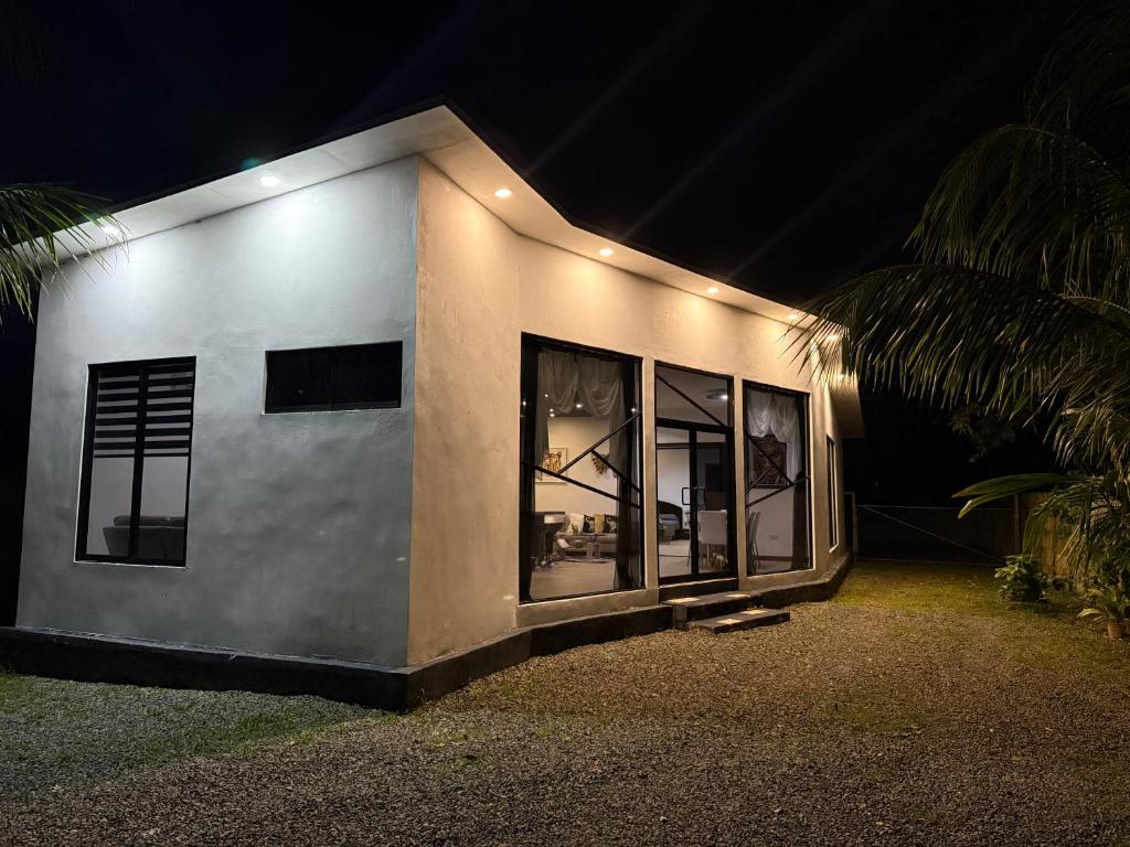 Wahi Maluhia, Cahuita