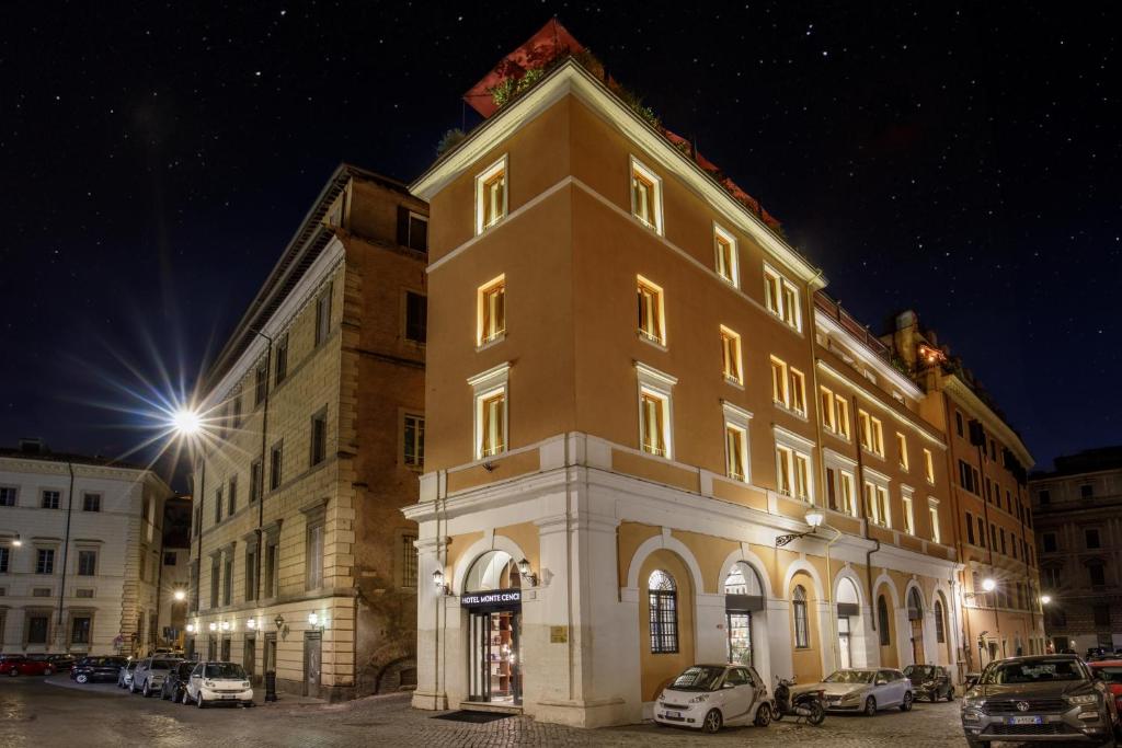 モンテ チェンチ ホテル (Monte Cenci Hotel) 外観