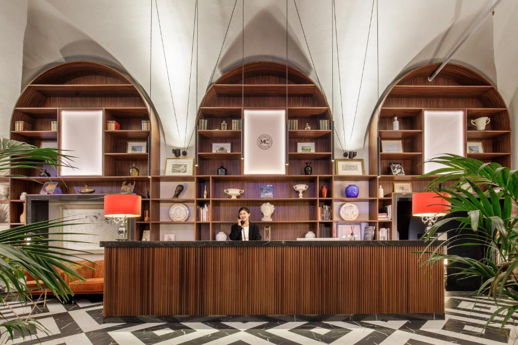 モンテ チェンチ ホテル (Monte Cenci Hotel) フロント・ロビー
