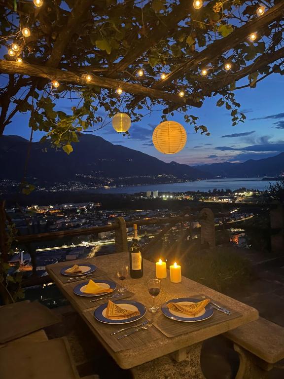 Casa Ai Lupi with Panoramic view, Gordola