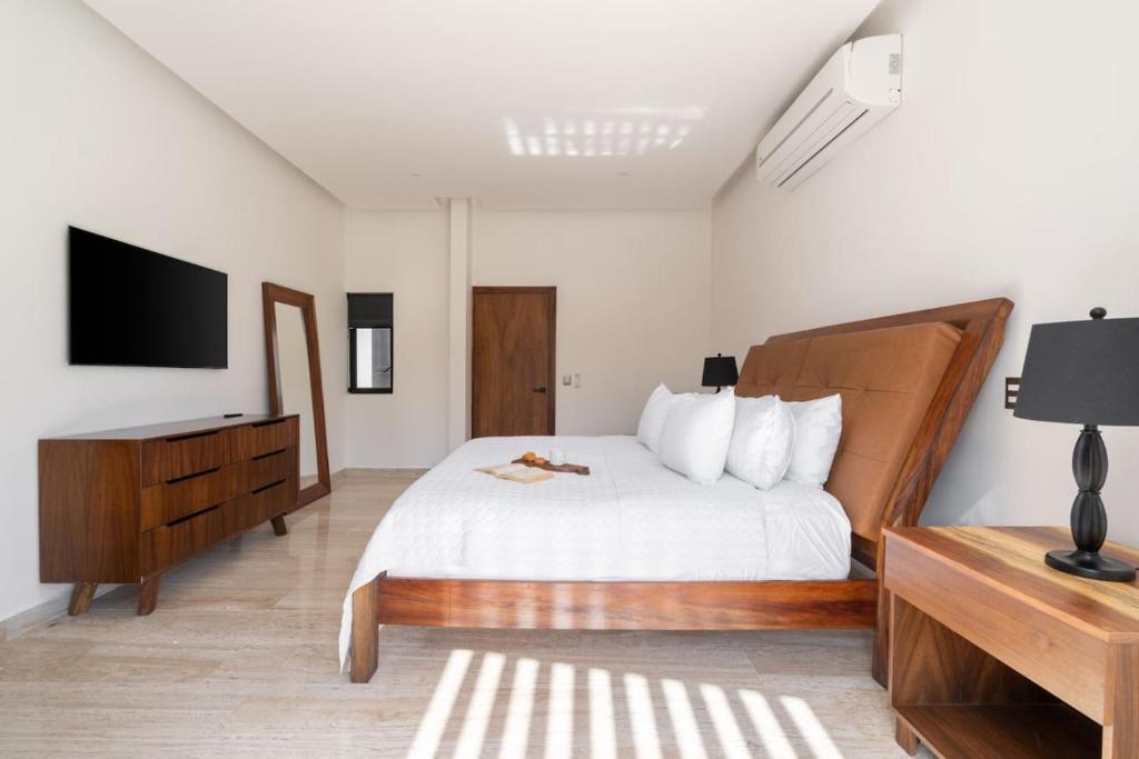 Villa Amalia 5 bdr w Private Pool in Aldea Zama - 3