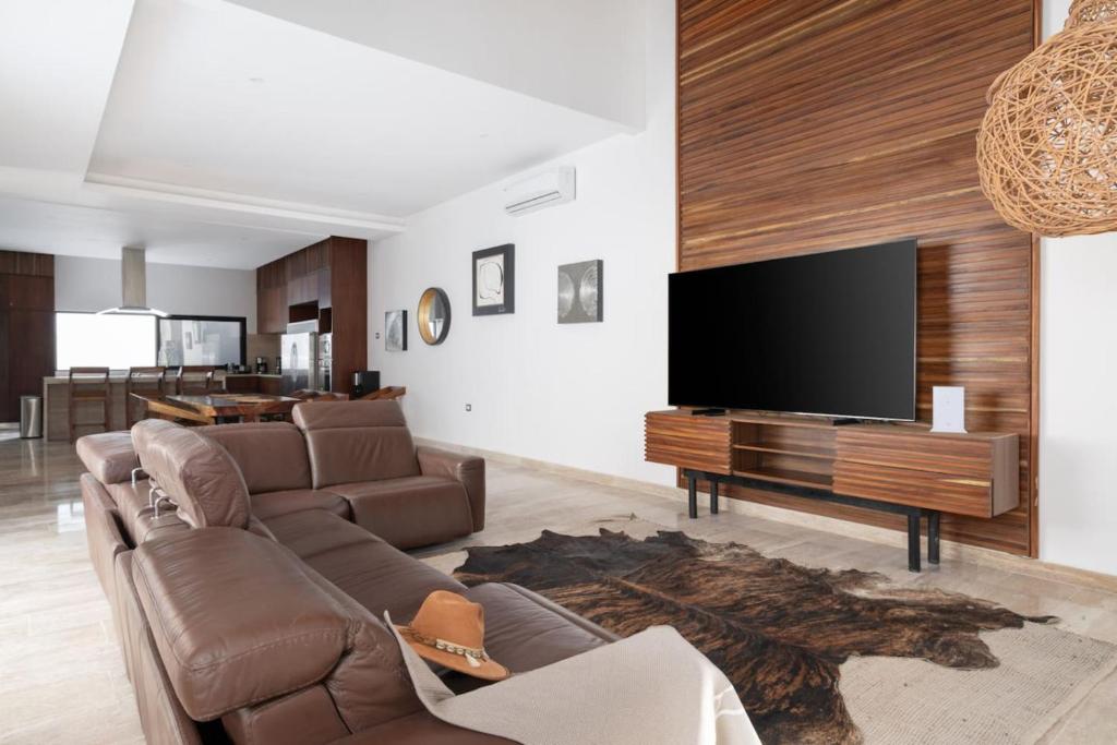 Villa Amalia 5 bdr w Private Pool in Aldea Zama - 4