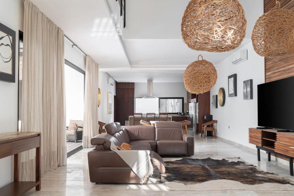 Villa Amalia 5 bdr w Private Pool in Aldea Zama - 2