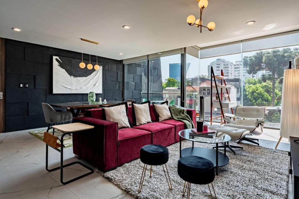 Bright Stylish Retreat with Private Balcony and WiFi - 1
