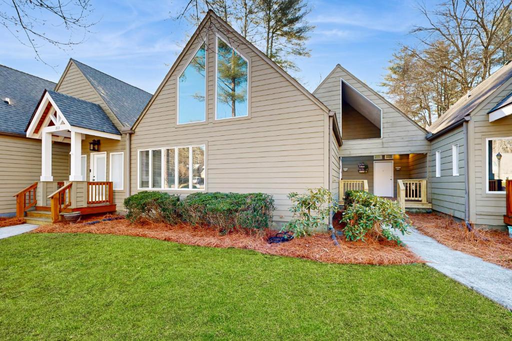 Sapphire Serenity, Sapphire