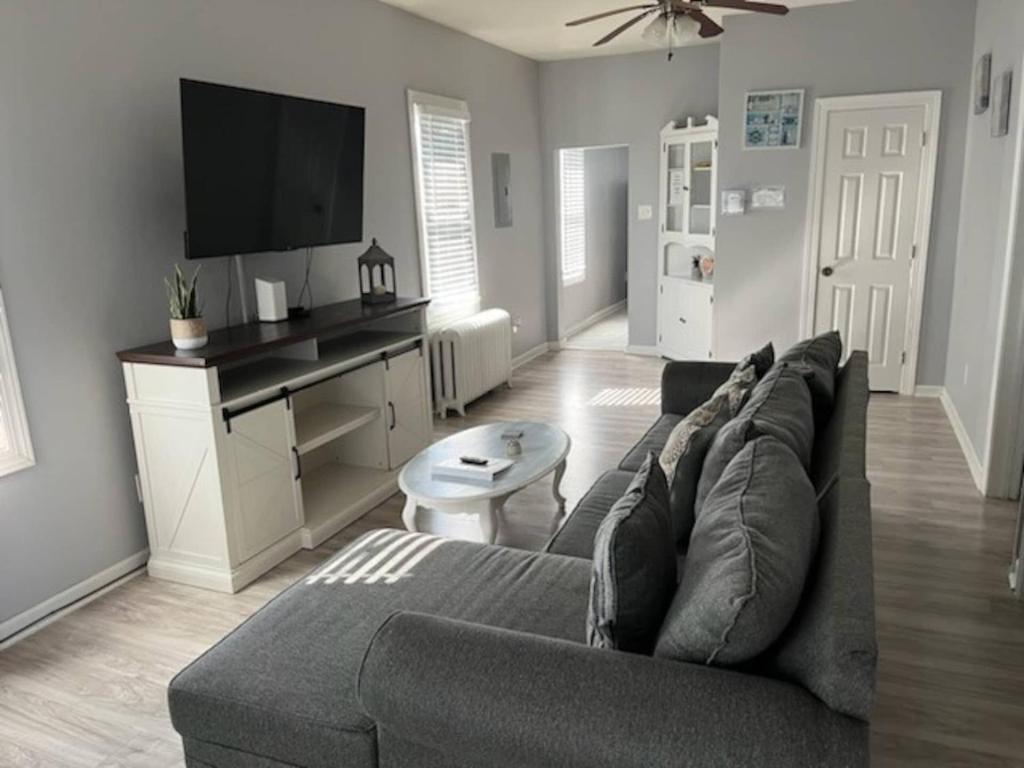 Hi-Point Hideaway - Cozy, Cute and Charming 2 BR, Atlantic City