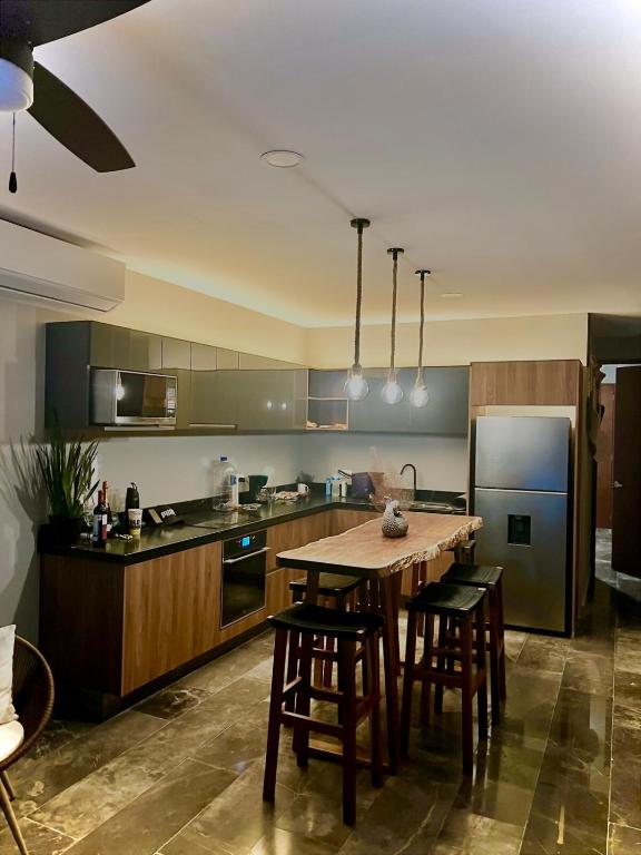 EXCLUSIVO! 2 dormitorios, 4 camas, de 1 a 6 huéspedes con terraza directo a la alberca y otra alberca azotea WIFI , GYM , SAUNA, ELEVADOR Y MAS!!! - 5