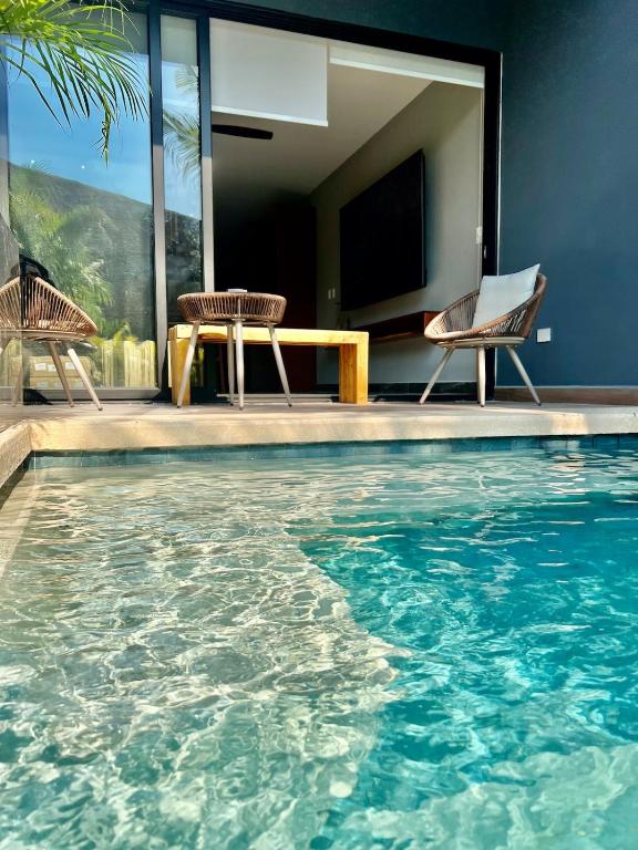 EXCLUSIVO! 2 dormitorios, 4 camas, de 1 a 6 huéspedes con terraza directo a la alberca y otra alberca azotea WIFI , GYM , SAUNA, ELEVADOR Y MAS!!! - 1