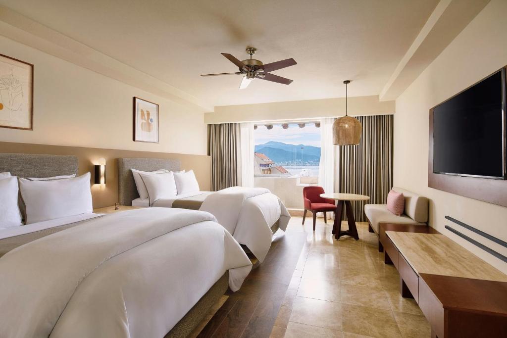 ザ ウェスティン リゾート ＆ スパ プエルト バジャルタ (The Westin Resort & Spa, Puerto Vallarta) スイミングプール