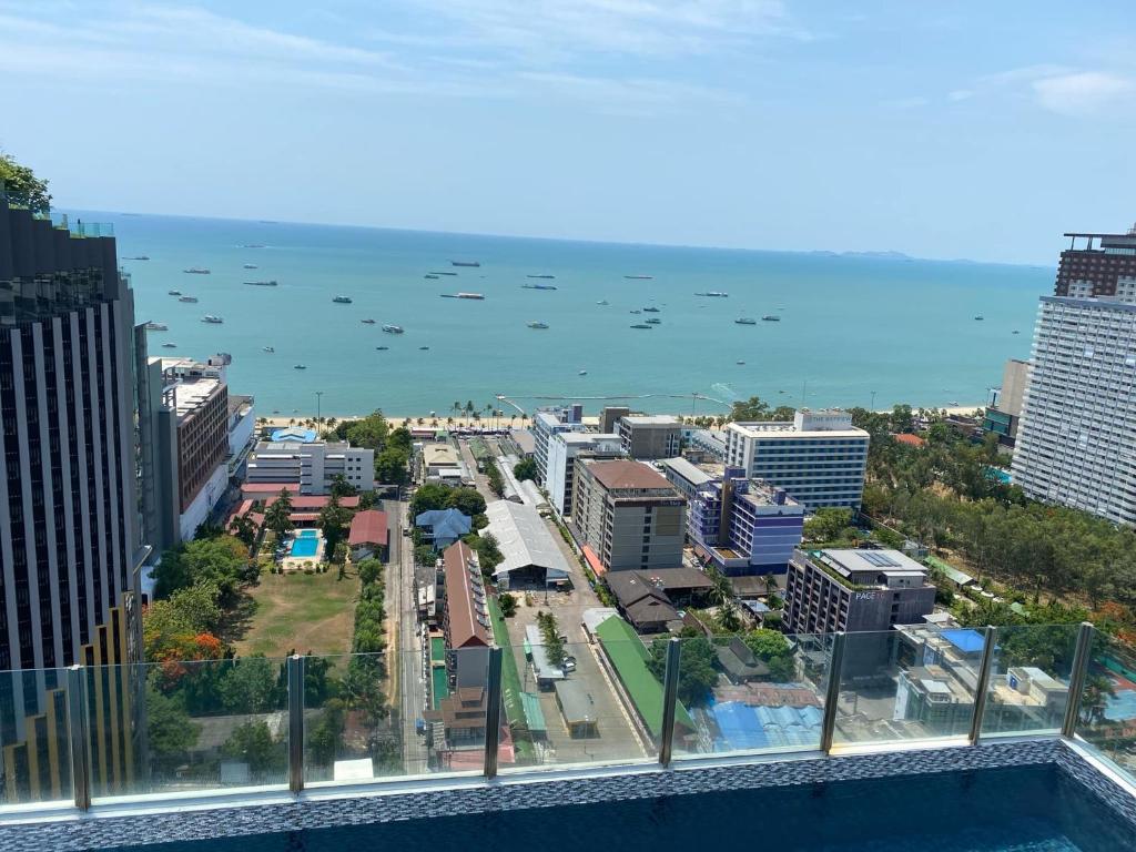 The base in pattaya city, Pattaya Central