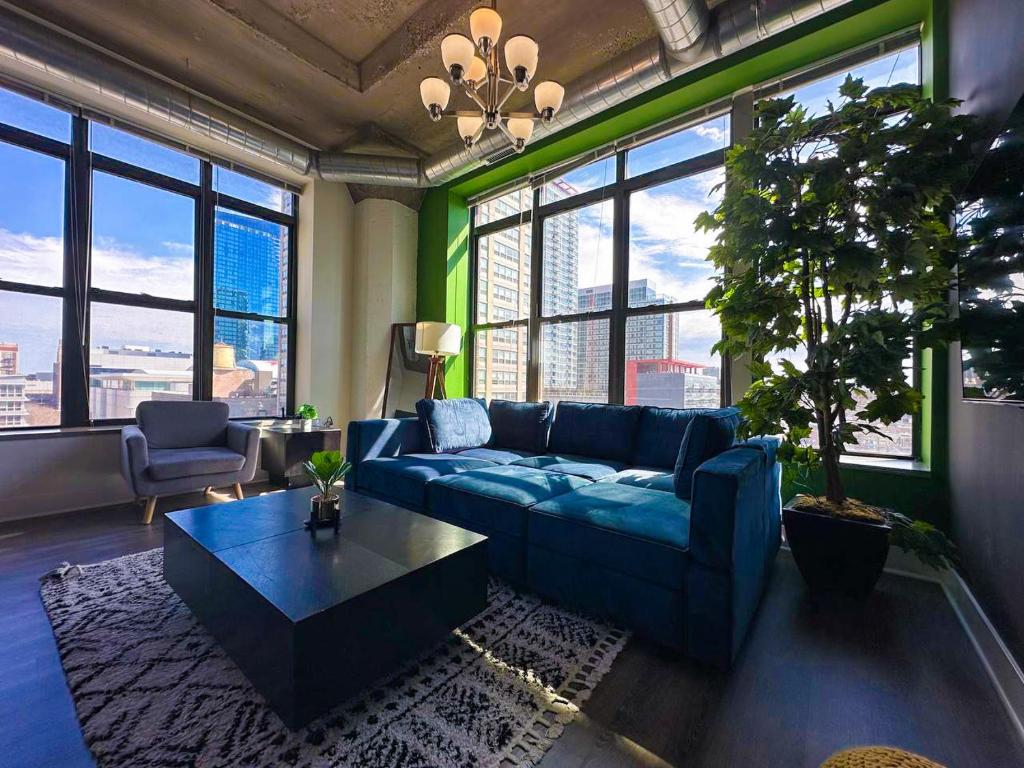 Skyline 2BR in South Loop Chicago with Optional Parking & Gym Access Near McCormick Place, Soldier Field and Lakefront, Chicago