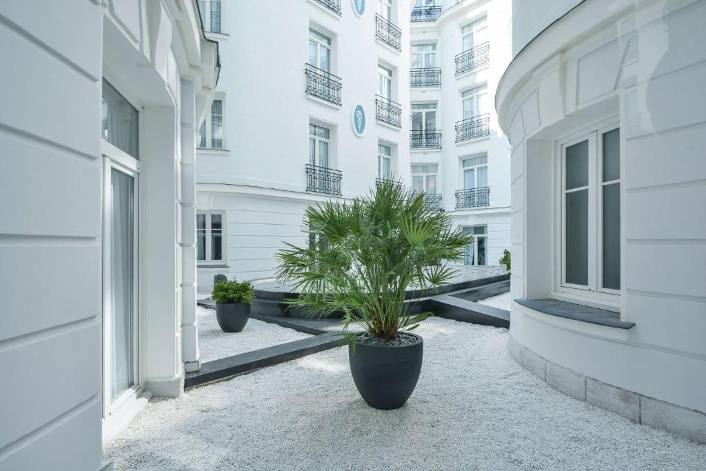 Maison Astor Paris, Curio Collection by Hilton - 4