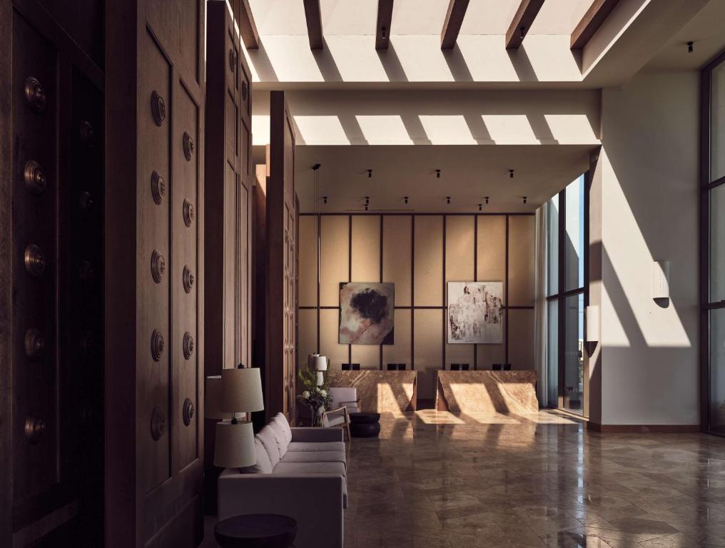 The Royal Senses Resort Crete, Curio Collection by Hilton フロント・ロビー