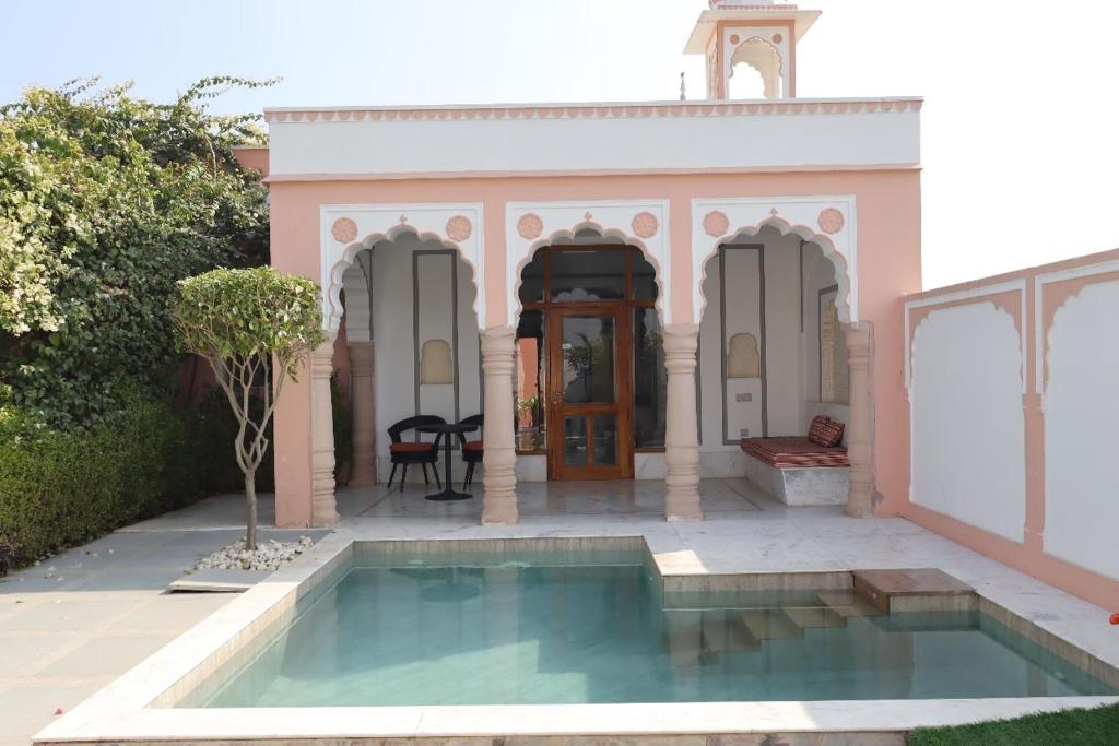 Swimming pool