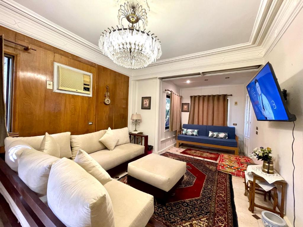 5-Min to Nile 1BR Spacious Apt in Maadi, Káhira