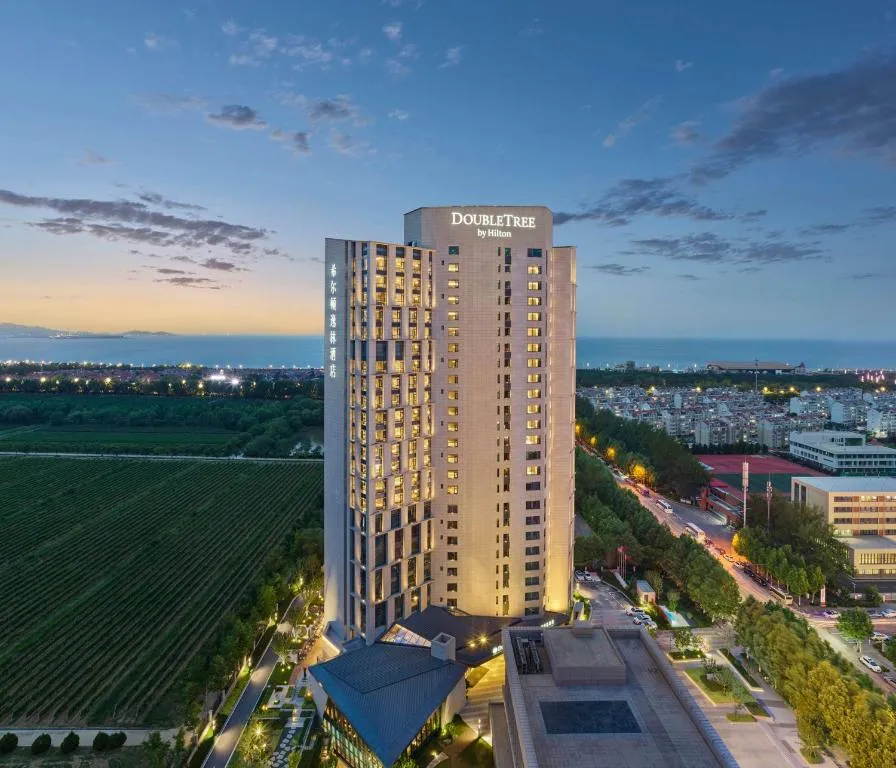 Doubletree By Hilton Yantai Golden Coast Hotel & Suites, hotel in Yantai
