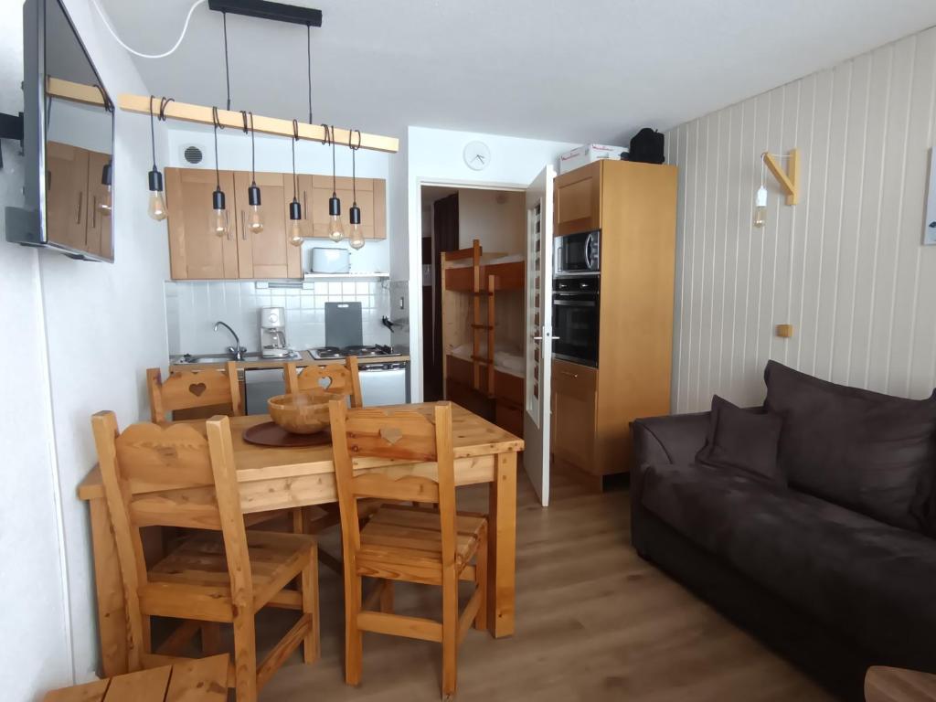 Appartement cosy rénové, balcon sud, accès ski, 4 pers - FR-1-445-159 - 2