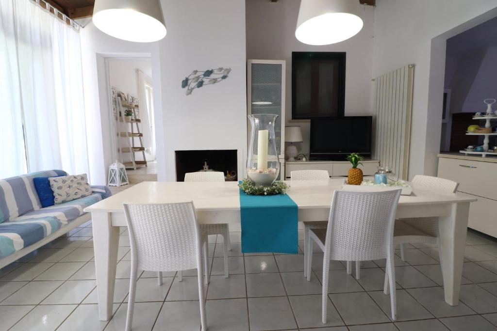 Villa Patrizia Mediterranean Charm & Deluxe Comfort in Otranto Sleeps 6 Wifi & AC - 2