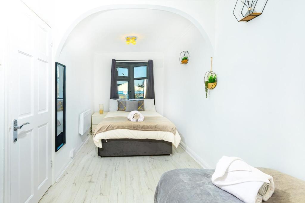 2BR Apt Business Family FREE Parking, South Norwood