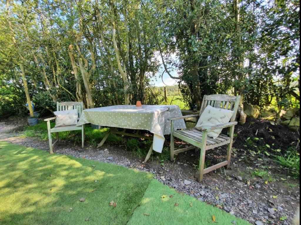 Hide and Sheep Shepherds Hut, Bradnop