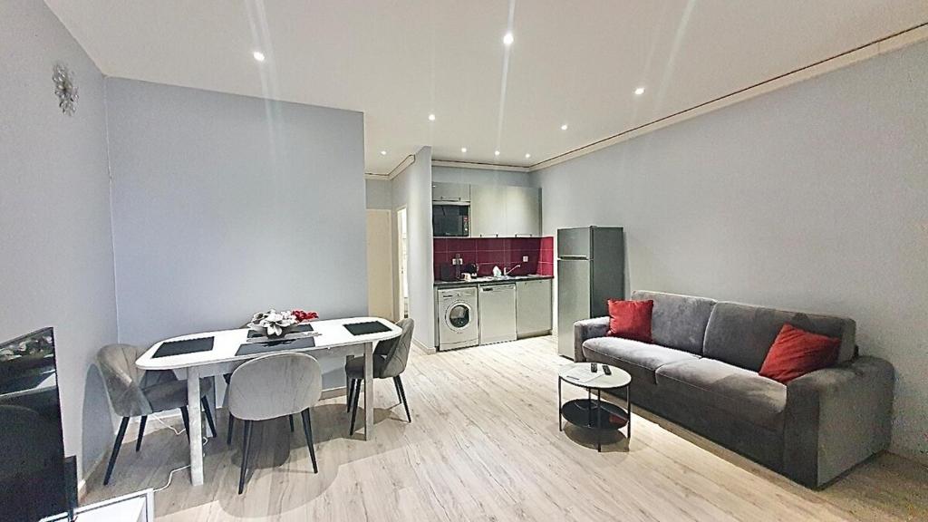 Cannes 1-Bedroom Apartment - 15M - 2