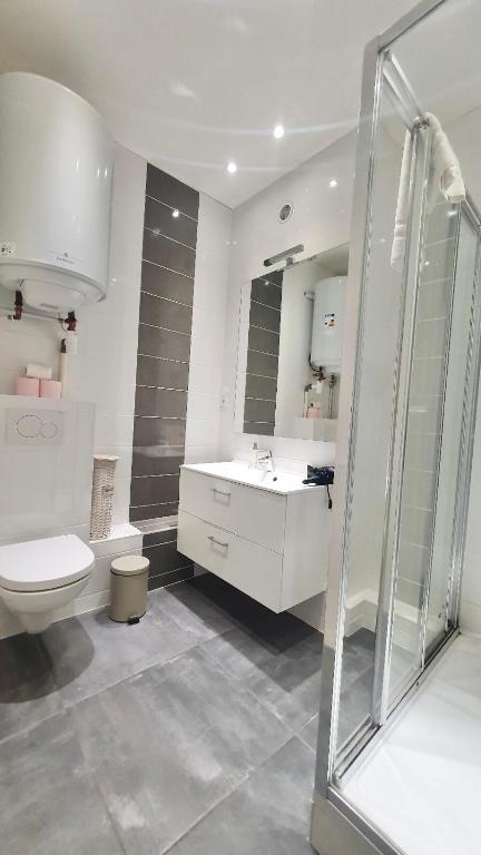 Cannes 1-Bedroom Apartment - 15M - 4