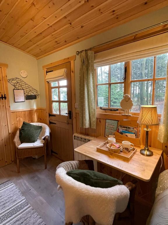 Cosy Wooden Shepherds Hut, East Heslerton