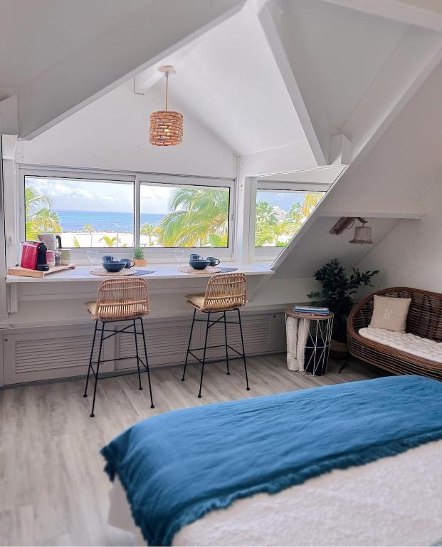 New sea view studio, Baie Nettle