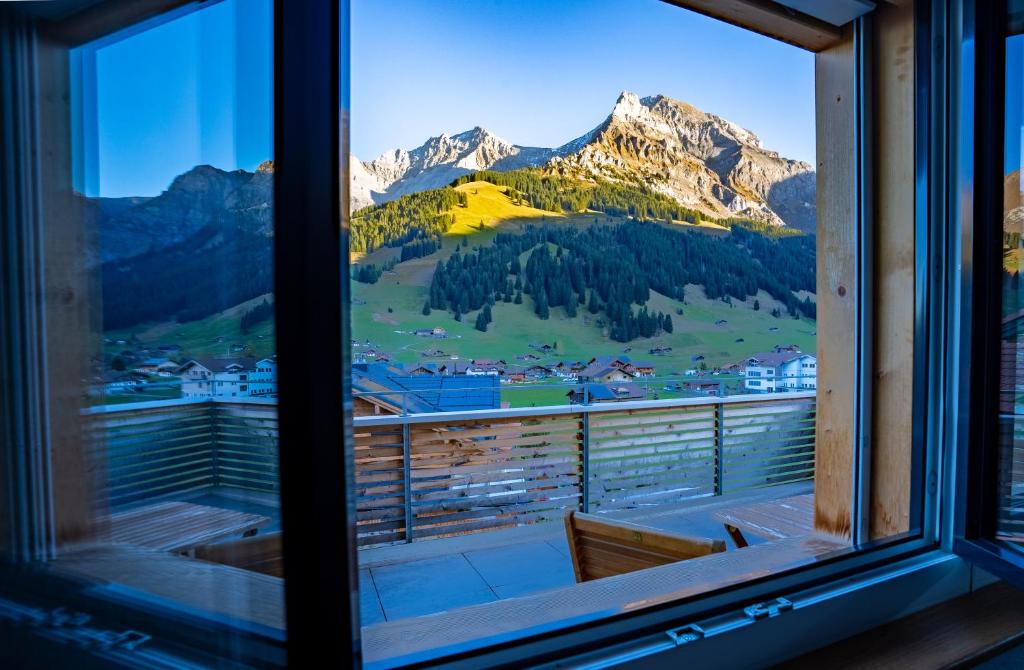 Chuenislodge1 Neu, grosse Terrasse & Designerofen, prächtige Aussicht, Adelboden