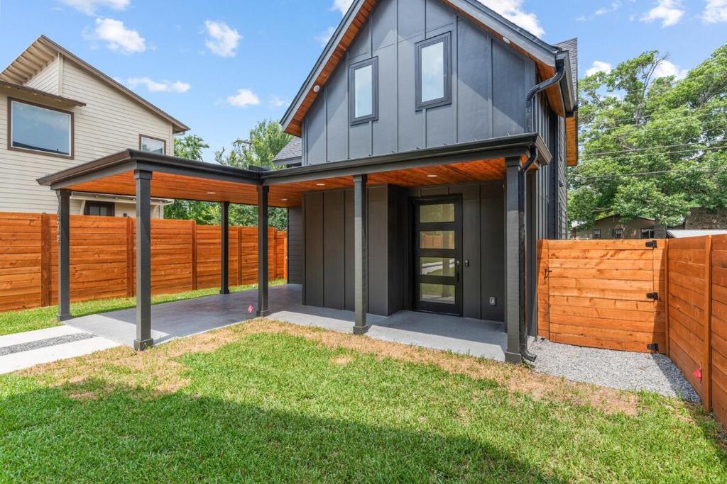 Beautiful and Modern, Austin