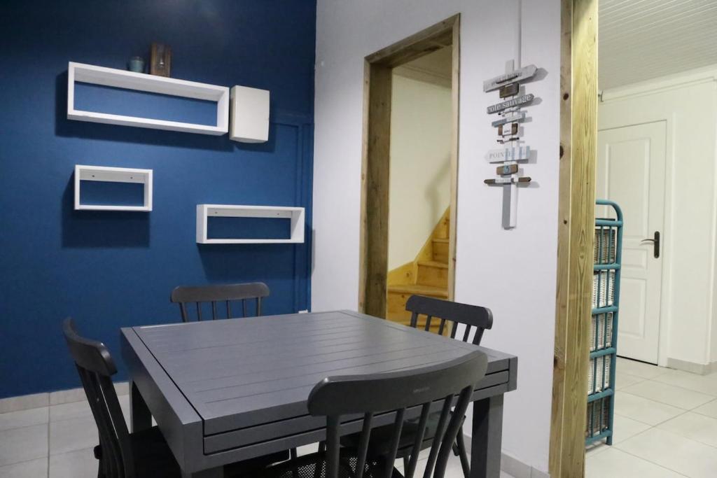 Le cocotier bleu, Sainte-Anne