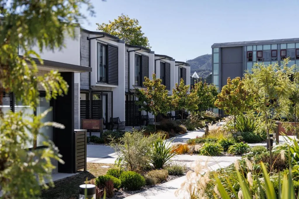 The Village Apartments at NZCIS, hotel in Upper Hutt