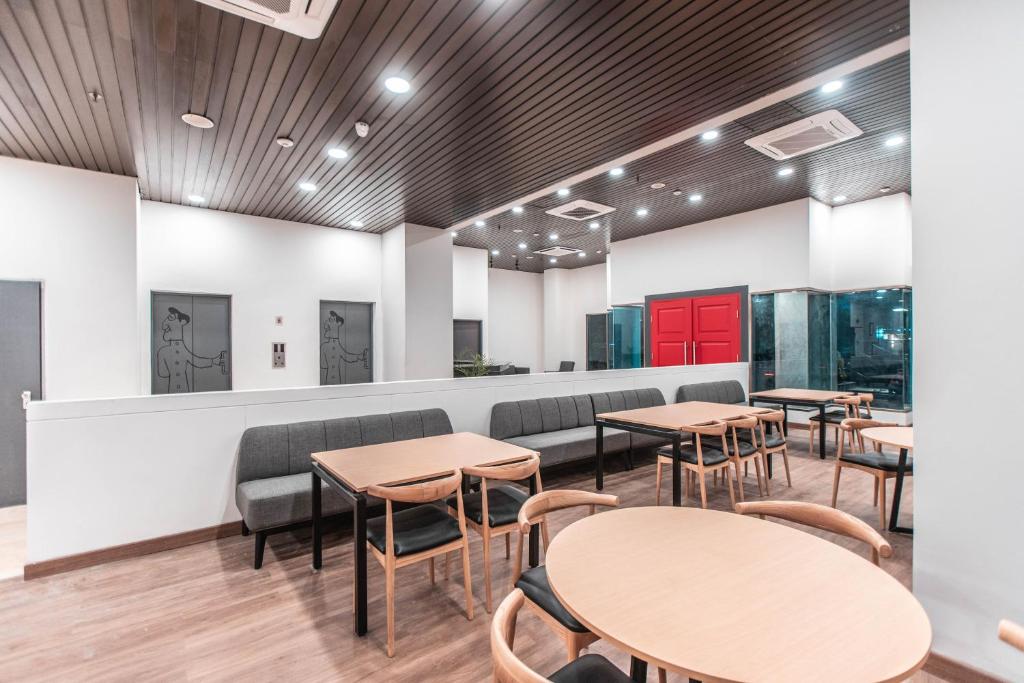 Super OYO Townhouse 1 Hotel Salemba