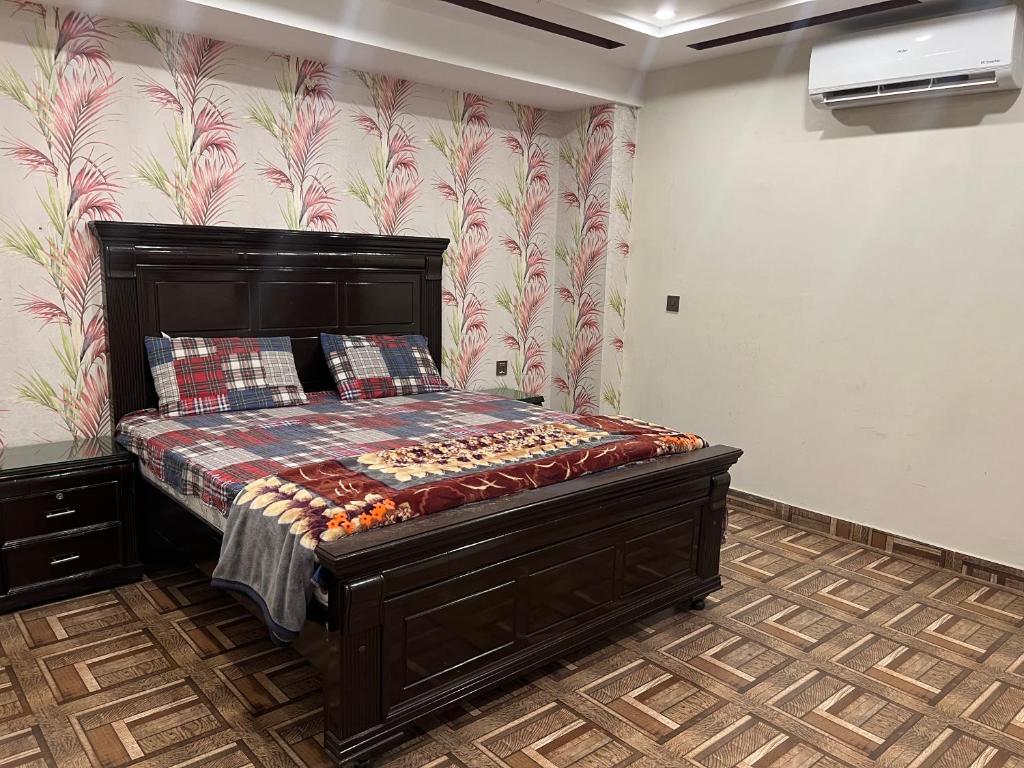 AS Guest Rooms, Ado Rāi