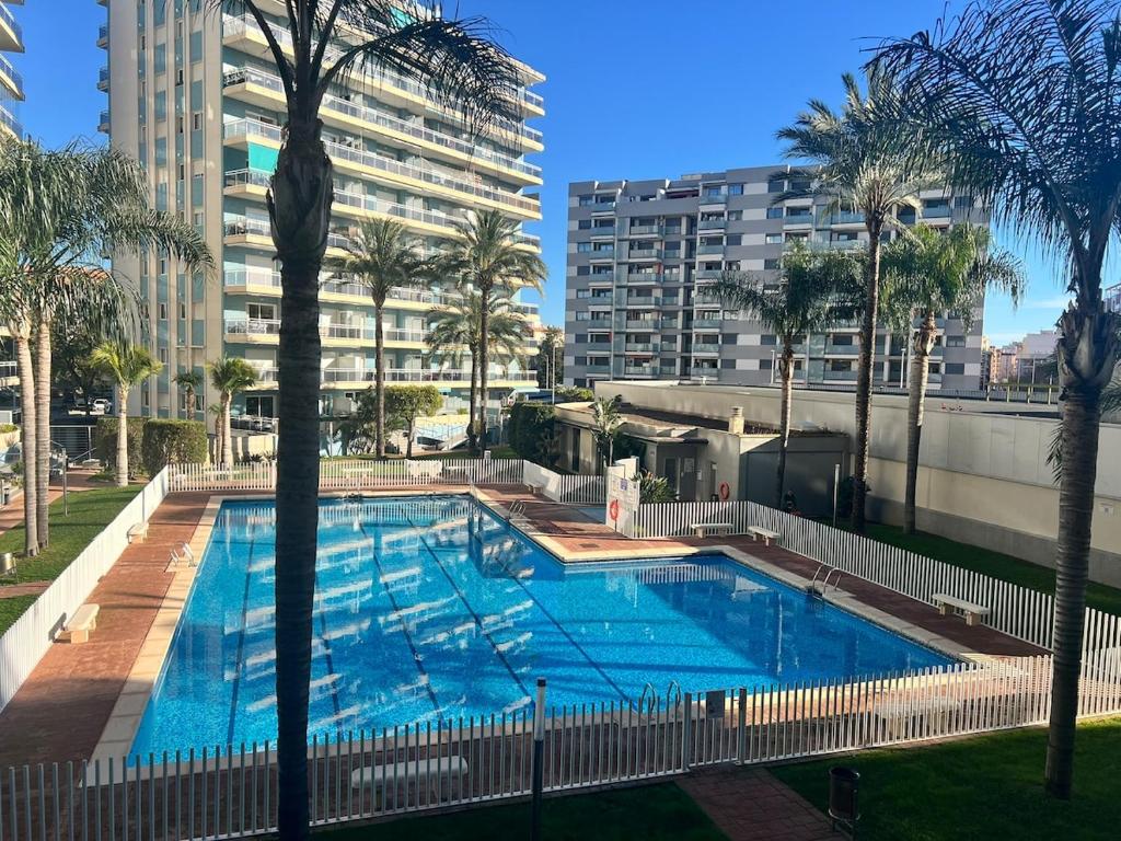 Modern apartment with a big pool and free parking - 3
